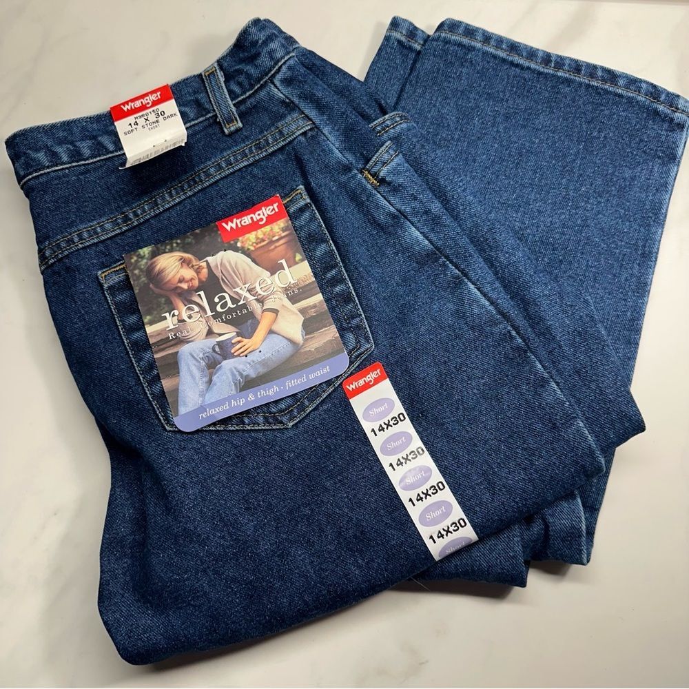 Wrangler Jeans NWT Relaxed Hip & Thigh Fitted Waist, Women's Size 14 x 30 Short